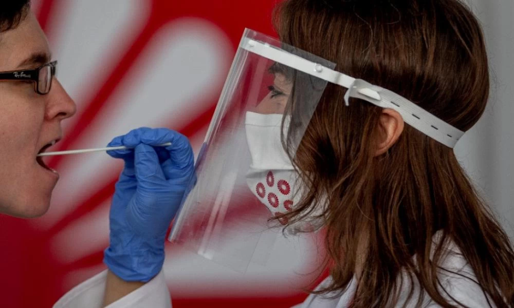 Δωρεάν το τεστ του covid-19 ανακοίνωσε ο Τσέχος πρωθυπουργός